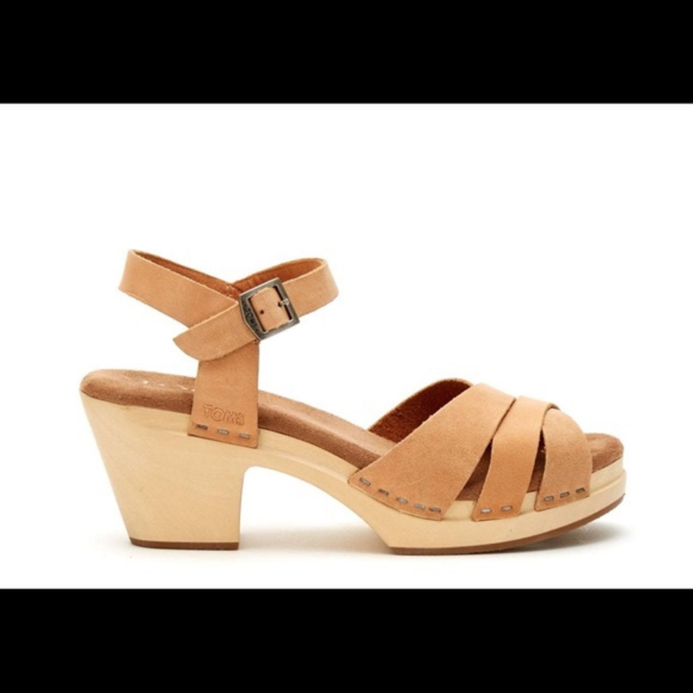 ISO TOMS Beatrix clog in Sandstorm, size 5.5